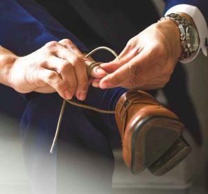 Scopri di più sull'articolo Dalle stringhe alle scarpe